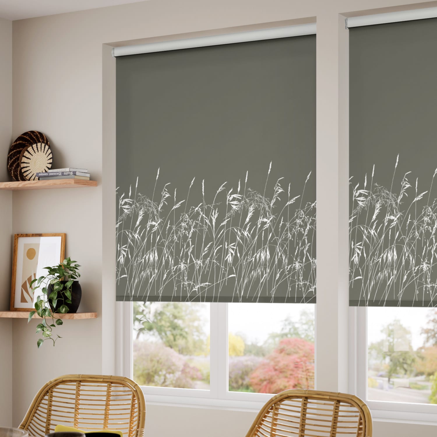 ColorizedZoom Blowing Grasses Storm Roller Blind 3799